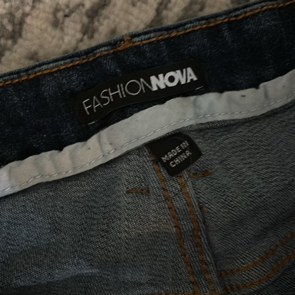 Fashion Nova slit Jeans - Picture 4 of 6